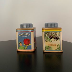 Vintage Oneida salt and pepper shakers